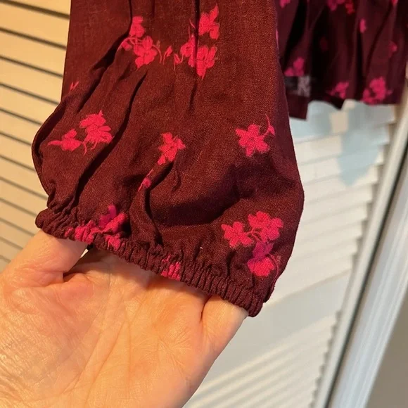 UNIVERSAL THREAD FLORAL TOP. NWT - Picture 4 of 6